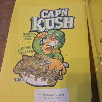 metal tray and magnetic mat of Cap'n Kuch with images of cannabis on it