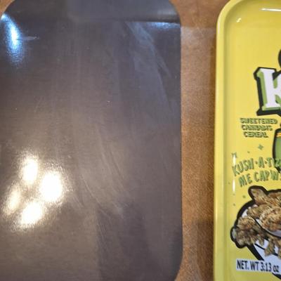 metal tray and magnetic mat of Cap'n Kuch with images of cannabis on it