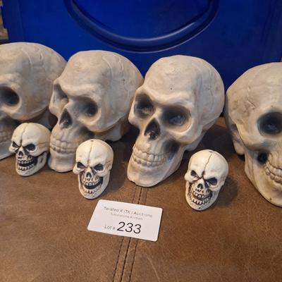 Halloween décor- fake skulls