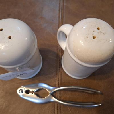 salt and pepper shaker