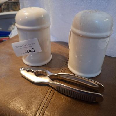 salt and pepper shaker