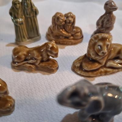 misc ceramic or other pottery miniatures