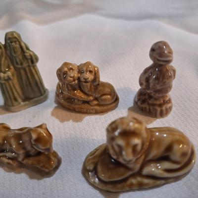 misc ceramic or other pottery miniatures