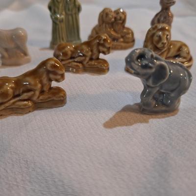misc ceramic or other pottery miniatures