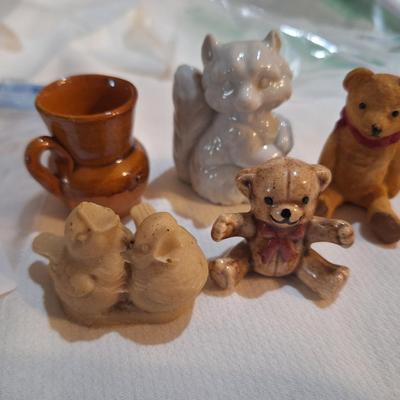 misc ceramic or other pottery items slightly bigger than a typical miniature but still small
