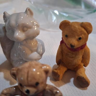 misc ceramic or other pottery items slightly bigger than a typical miniature but still small