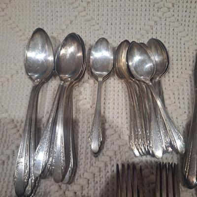 Rogers Bros silverplated flatware set