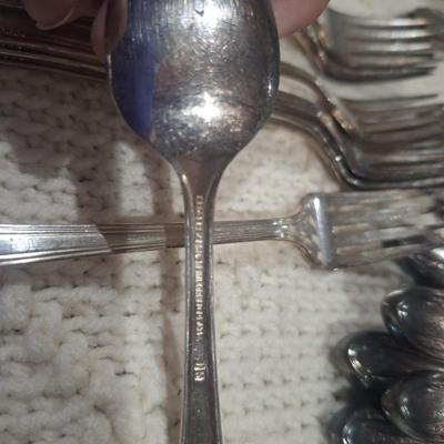 Rogers Bros silverplated flatware set
