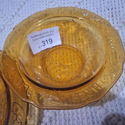 Tiara Amber Nursery Rhymes Divided Collectible Dish divided dish and bowl