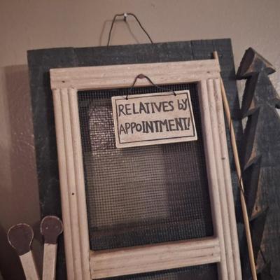 Wall decor with pegs for hats or light jackets