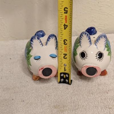 pigs with flowers salt and pepper shakers