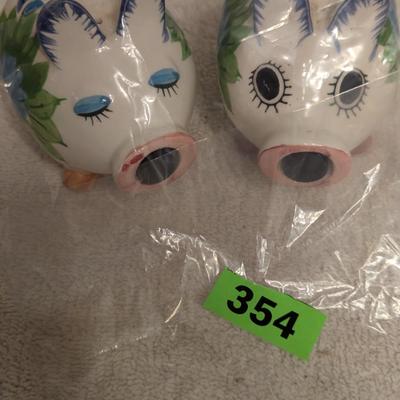 pigs with flowers salt and pepper shakers