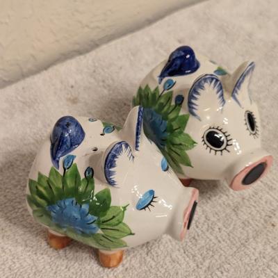 pigs with flowers salt and pepper shakers
