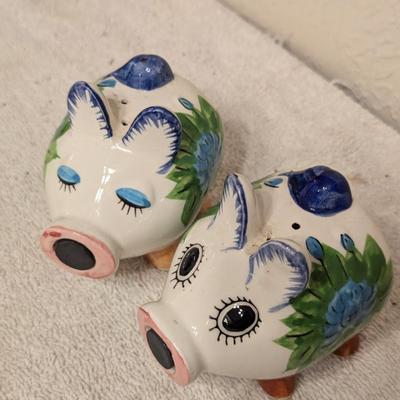 pigs with flowers salt and pepper shakers