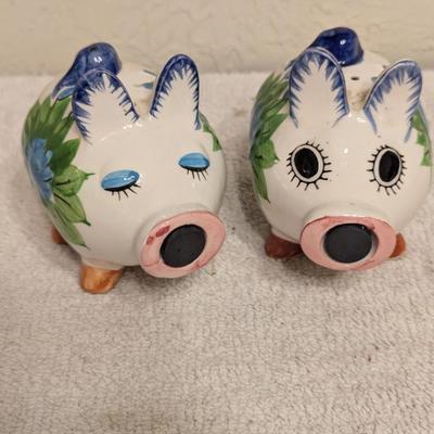 pigs with flowers salt and pepper shakers