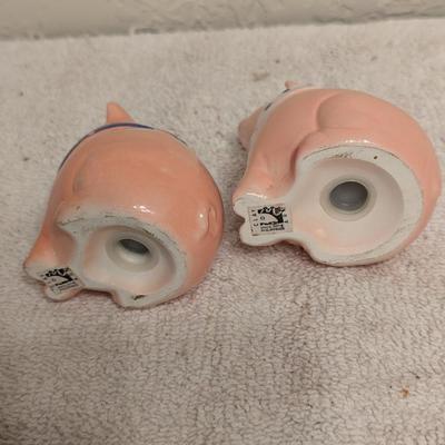 Pigs wearing scarves salt and pepper shakers