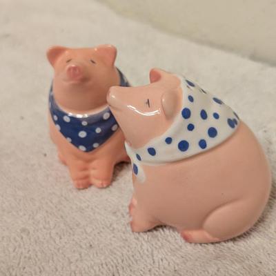 Pigs wearing scarves salt and pepper shakers