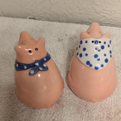 Pigs wearing scarves salt and pepper shakers