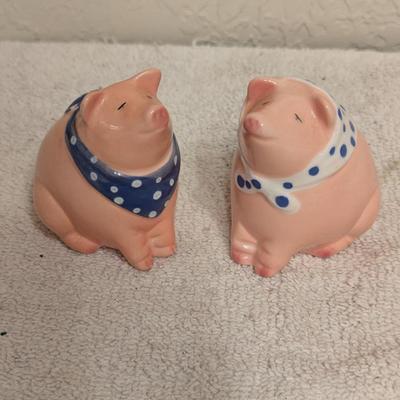 Pigs wearing scarves salt and pepper shakers