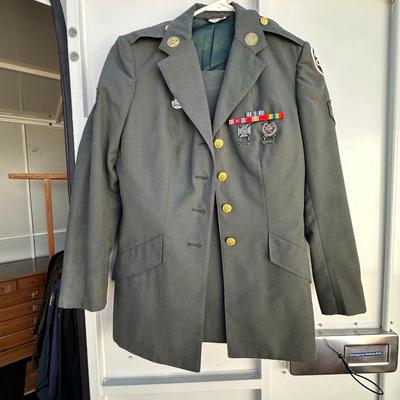 UNITED STATES ARMY SERVICE UNIFORM WITH BARS AMD PINS