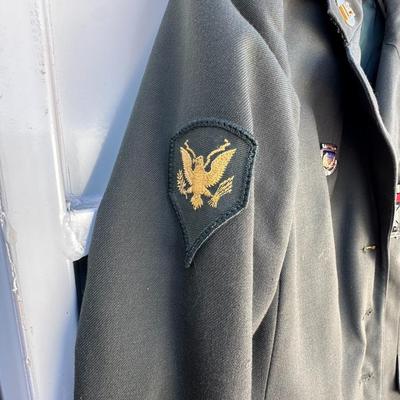 UNITED STATES ARMY SERVICE UNIFORM WITH BARS AMD PINS