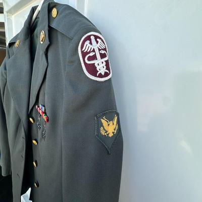 UNITED STATES ARMY SERVICE UNIFORM WITH BARS AMD PINS