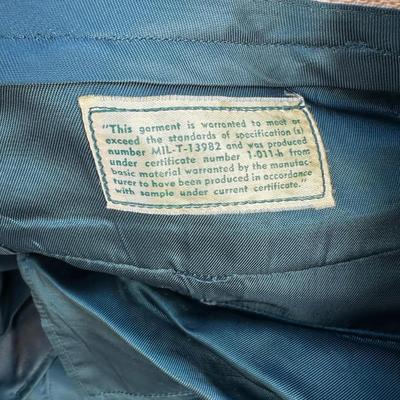 VINTAGE U.S. ARMY CLASS A ARMY GREEN SERVICE UNIFORM WITH PINS AMD PATCHES