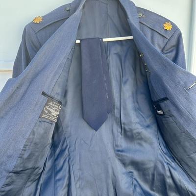 VINTAGE UNITED STATES AIR FORCE SERVICE DRESS UNIFORM COAT WITH RIBBON RACK