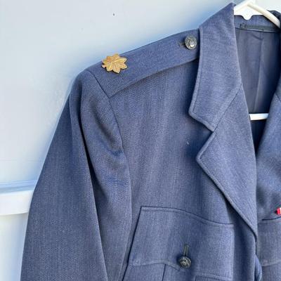 VINTAGE UNITED STATES AIR FORCE SERVICE DRESS UNIFORM COAT WITH RIBBON RACK