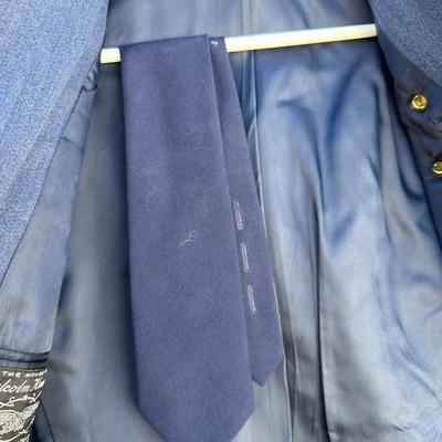 VINTAGE UNITED STATES AIR FORCE SERVICE DRESS UNIFORM COAT WITH RIBBON RACK