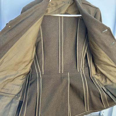 VINTAGE UNITED STATES ARMY UNIFORM JACKET WITH RIBBON RACK