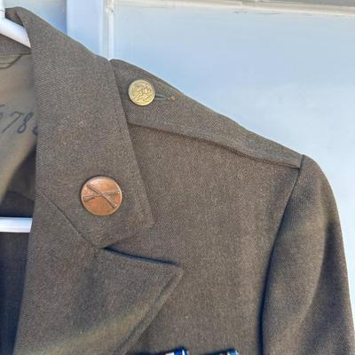VINTAGE UNITED STATES ARMY UNIFORM JACKET WITH RIBBON RACK
