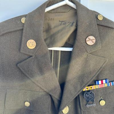 VINTAGE UNITED STATES ARMY UNIFORM JACKET WITH RIBBON RACK