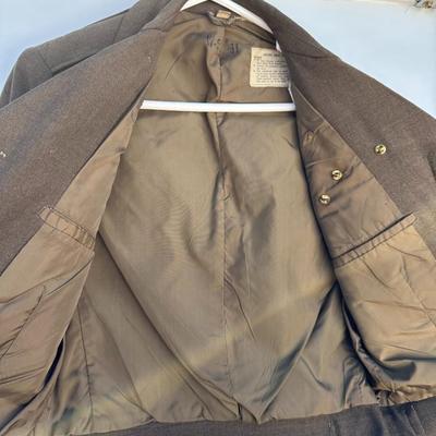 VINTAGE U.S. AIR FORCE “IKE” JACKET WITH PATCHES AND RIBBON RACK