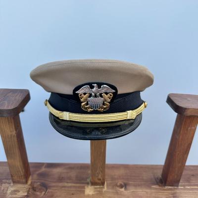 VINTAGE U.S. NAVY OFFICERS VISOR CAP