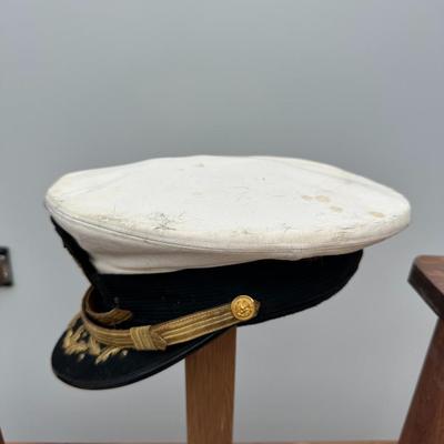 VINTAGE U.S. NAVY OFFICERS DRESS WHITE CAP