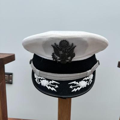 VINTAGE UNITED STATES AIR FORCE OFFICERS WHITE SERVICE CAP