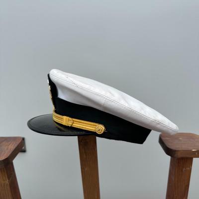 UNITED STATES NAVY OFFICERS WHITE VISOR CAP