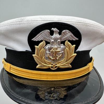 UNITED STATES NAVY OFFICERS WHITE VISOR CAP