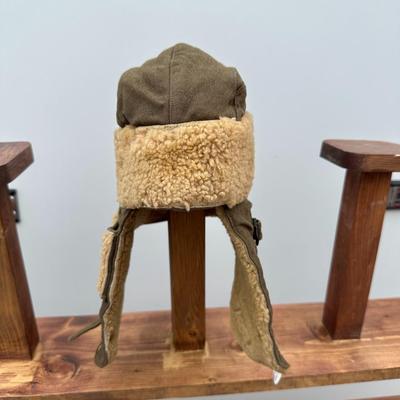 VINTAGE U.S. MARINE CORPS DRESS CAP AND WWII LAMBSKIN HELMET LINER