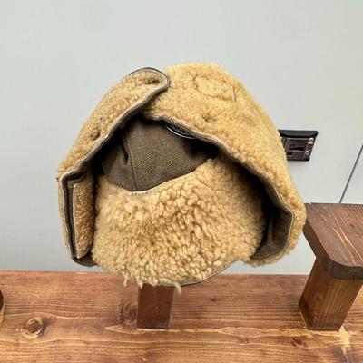 VINTAGE U.S. MARINE CORPS DRESS CAP AND WWII LAMBSKIN HELMET LINER