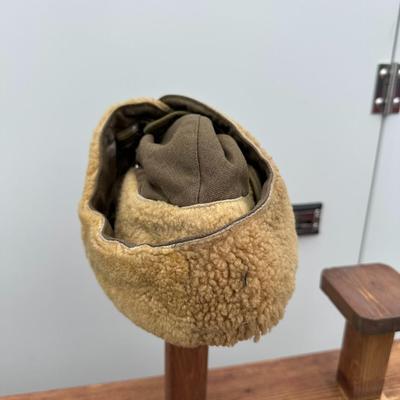 VINTAGE U.S. MARINE CORPS DRESS CAP AND WWII LAMBSKIN HELMET LINER