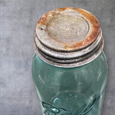 Sale Photo Thumbnail #1028: Vintage Blue Ball round Qt Mason Jar #8 with zinc Lid