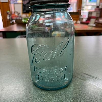 Sale Photo Thumbnail #1033: Vintage Blue Ball round Qt Mason Jar #8 with zinc Lid