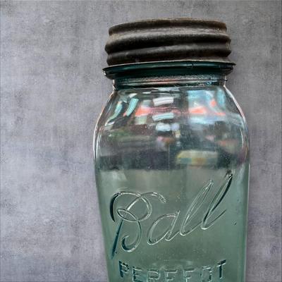 Sale Photo Thumbnail #1029: Vintage Blue Ball round Qt Mason Jar #8 with zinc Lid