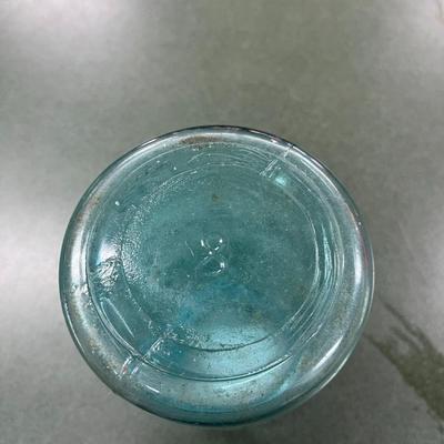 Sale Photo Thumbnail #1030: Vintage Blue Ball round Qt Mason Jar #8 with zinc Lid