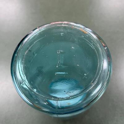 Sale Photo Thumbnail #1039: Vintage Blue Ball Round Qt Mason Jar #1 with zinc Lid