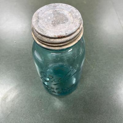 Sale Photo Thumbnail #1049: Vintage Blue Ball Round Qt Mason Jar #10 with zinc Lid
