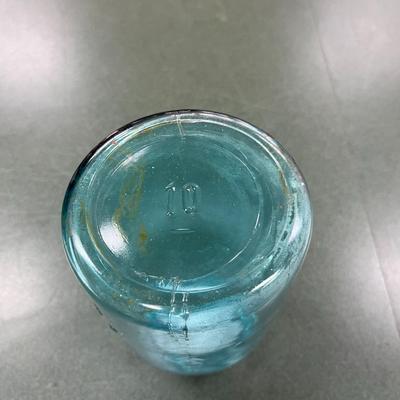 Sale Photo Thumbnail #1047: Vintage Blue Ball Round Qt Mason Jar #10 with zinc Lid