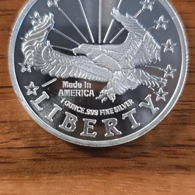 1 oz .999 silver round